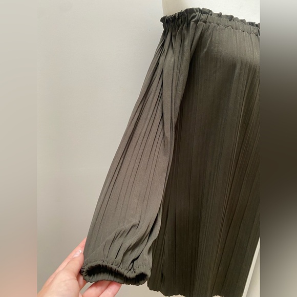 Pleated Off the Shoulder Mini Dress - Picture 2 of 4